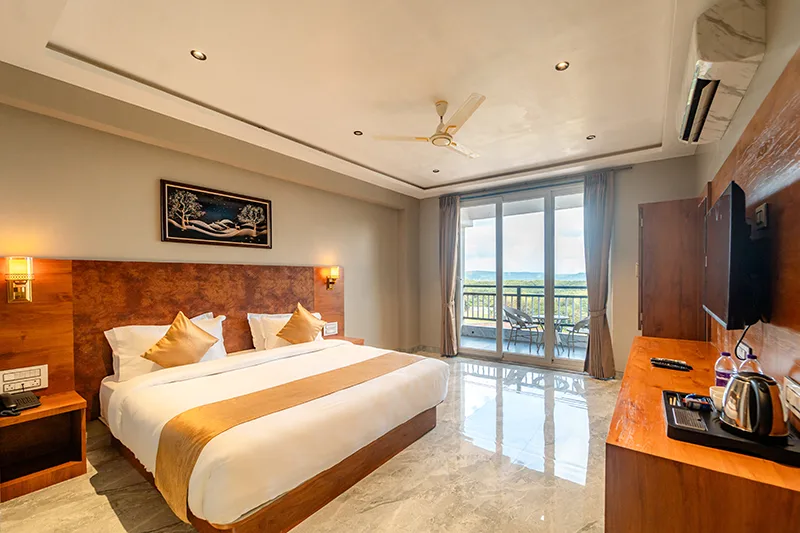 Forest Arch Resort Mahabaleshwar King Room with Balcony and Forest View